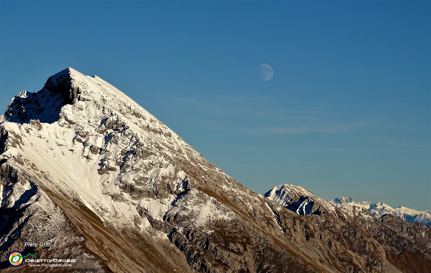 74 Sorge la luna dal monte !.JPG